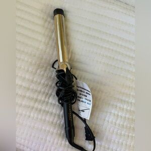 Brand new curling iron